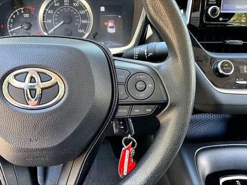 Used 2021 Toyota Corolla LE FWD image 11