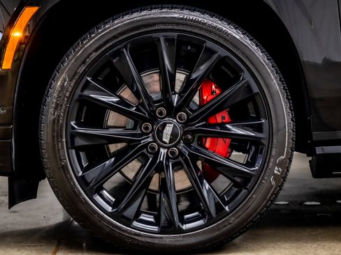 Used 2025 Cadillac Escalade V w/ LPO, ONYX Package image 36