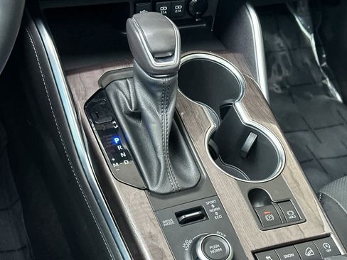 Used 2021 Toyota Highlander Limited image 23