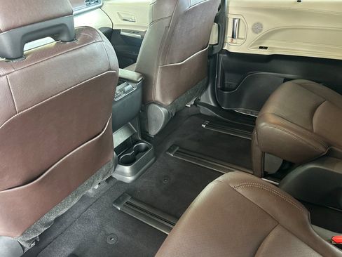 Certified 2024 Toyota Sienna Platinum image 15