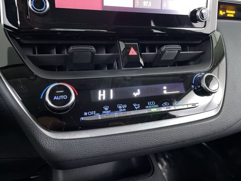 Used 2020 Toyota Corolla LE image 16