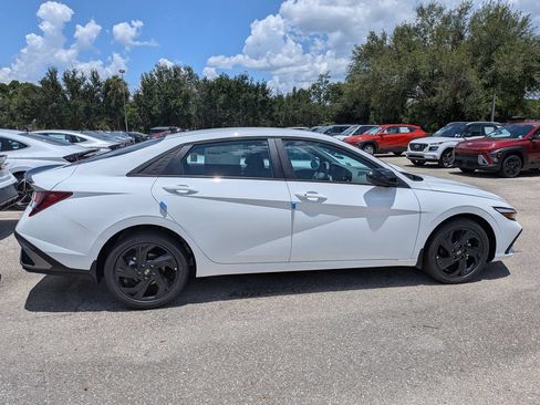 New 2026 Hyundai Elantra SE FWD image 3