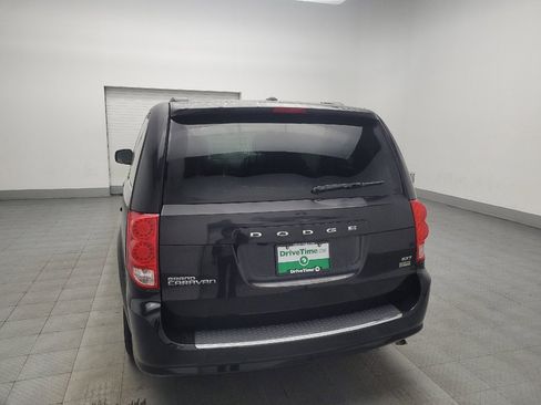 Used 2017 Dodge Grand Caravan SXT image 6