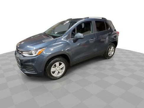 Used 2022 Chevrolet Trax LT w/ LT Convenience Package image 5