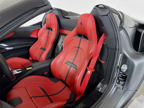 Used 2022 Ferrari SF90 Spider image 11