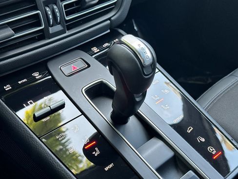 Certified 2024 Porsche Macan AWD/4WD image 24