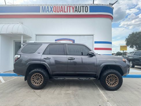Used 2018 Toyota 4Runner SR5 Premium image 19