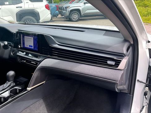 Used 2025 Toyota Camry SE FWD image 13