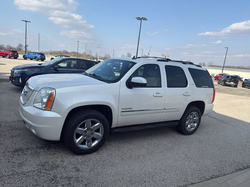 Used 2011 GMC Yukon SLT image 1