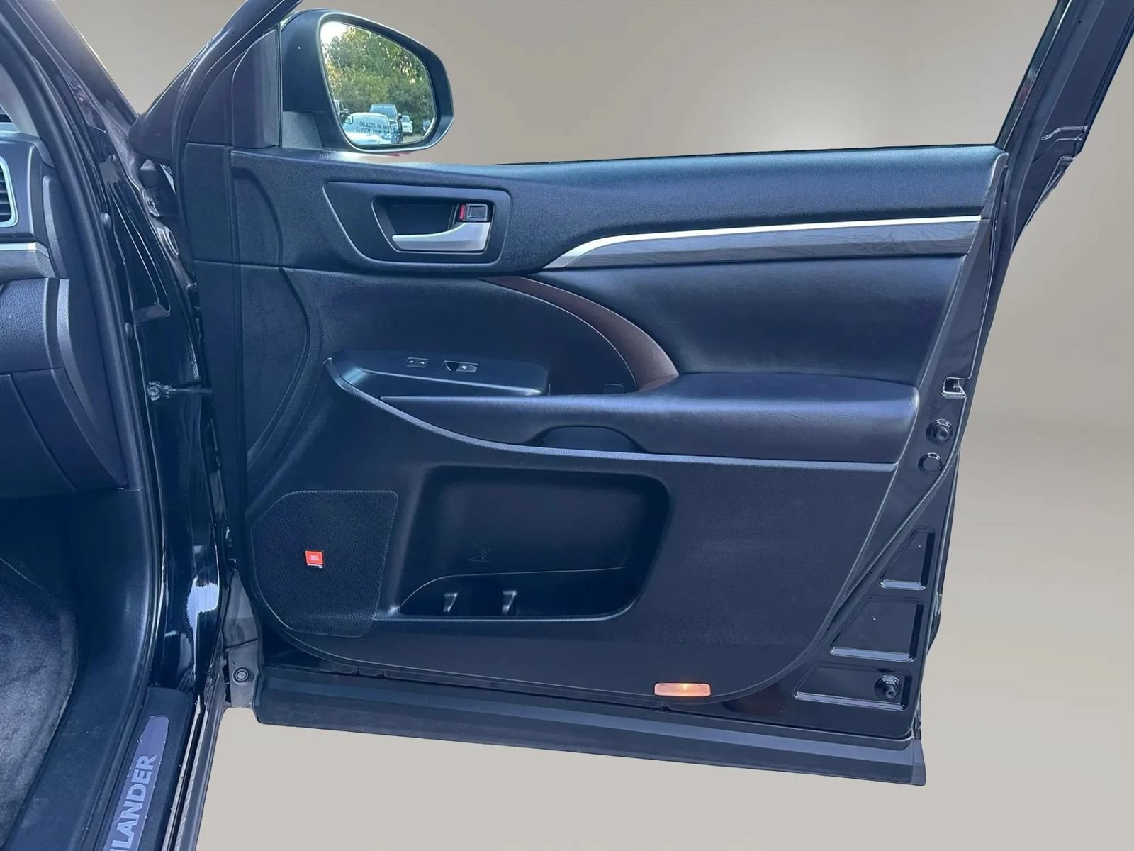 Used 2019 Toyota Highlander Limited FWD image 26
