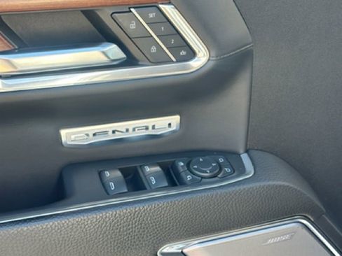 Used 2023 GMC Sierra 1500 Denali w/ Technology Package AWD/4WD image 9