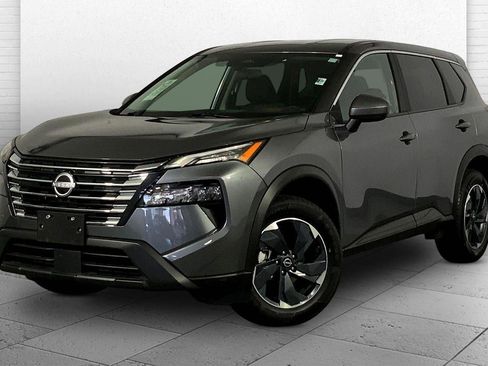 Used 2025 Nissan Rogue SV image 12