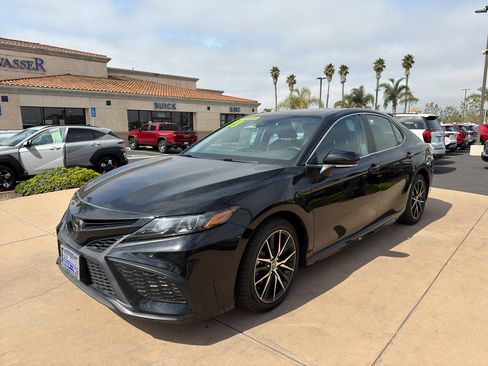 Used 2023 Toyota Camry SE FWD image 1