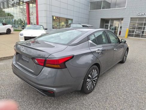 Used 2024 Nissan Altima 2.5 SV w/ SV Premium Package FWD image 9