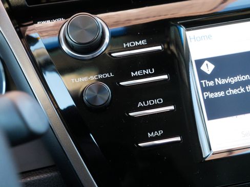 Used 2020 Toyota Camry LE image 33