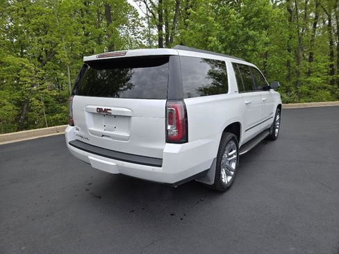 Used 2018 GMC Yukon XL SLT w/ Premium Edition AWD/4WD image 3