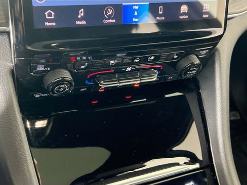 Used 2023 Jeep Grand Cherokee Overland w/ Luxury Tech Group IV image 16