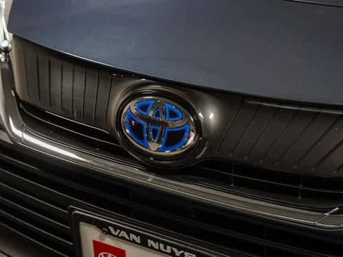 Certified 2022 Toyota Venza LE image 10