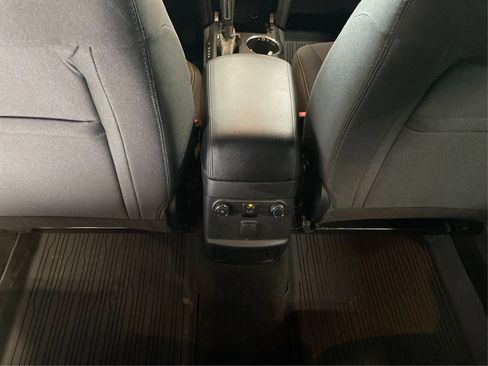 Used 2017 Ford Explorer XLT image 24