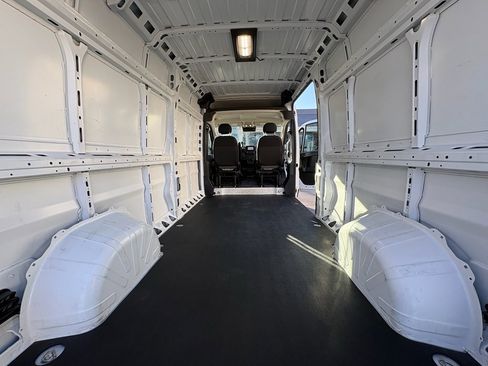 Used 2025 RAM ProMaster 2500 w/ Convenience Group image 25