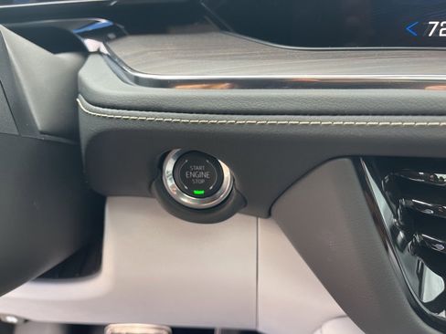 New 2025 Chevrolet Suburban Premier image 33