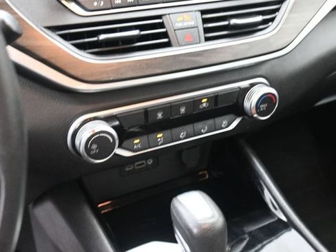 Used 2024 Nissan Altima 2.5 SV FWD image 18