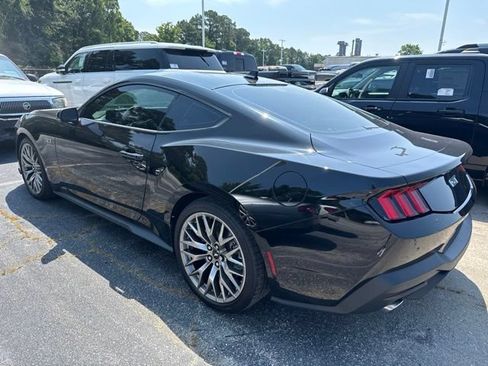 Used 2025 Ford Mustang GT Premium RWD image 4