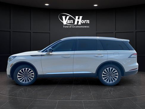 Used 2023 Lincoln Aviator AWD w/ Premium Package image 4