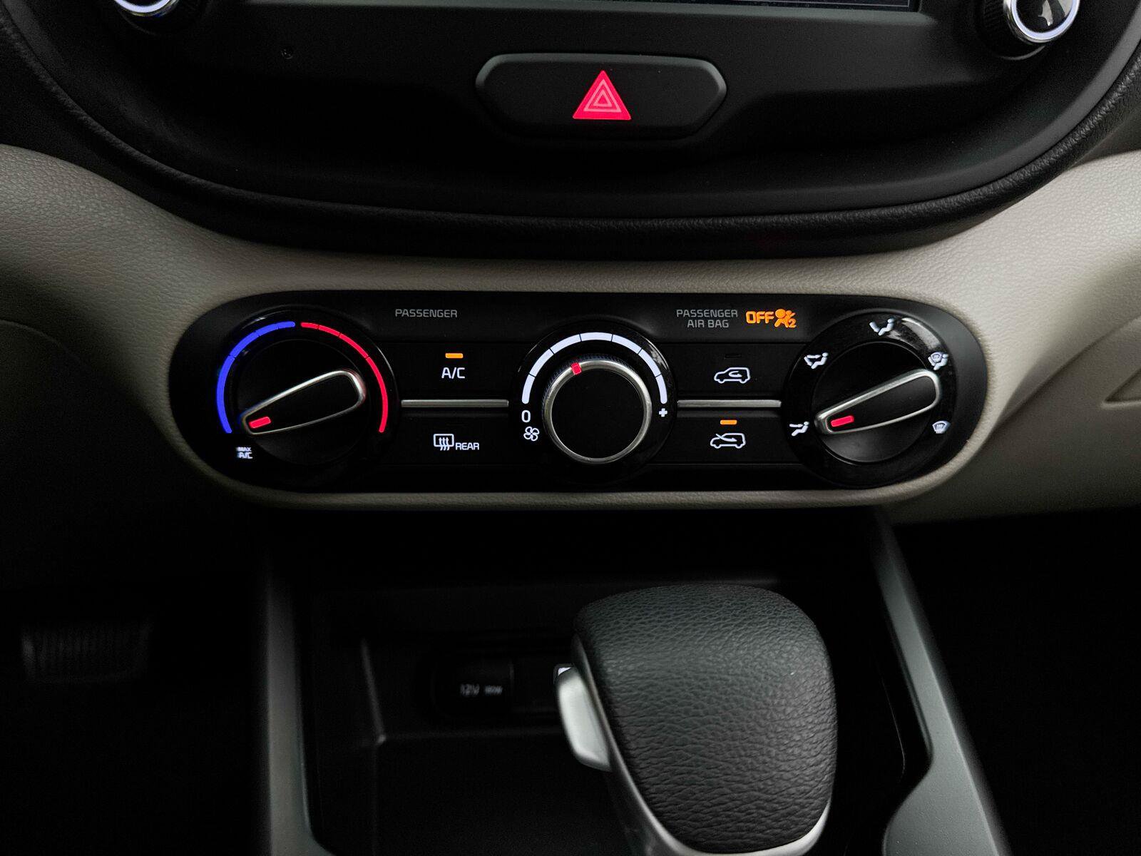 Used 2025 Kia Soul LX w/ LX Technology Package FWD image 26