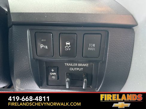 Used 2019 Toyota Tundra SR5 w/ Convenience Package image 10