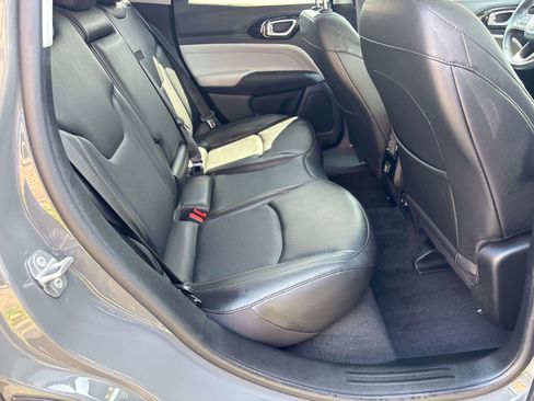 Used 2022 Jeep Compass Limited image 11