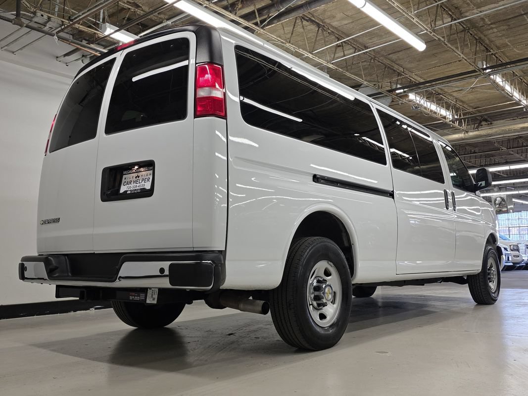 Used 2024 Chevrolet Express 3500 LT w/ LT Preferred Equipment Group RWD image 8