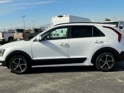 Used 2023 Kia Niro EX FWD image 5
