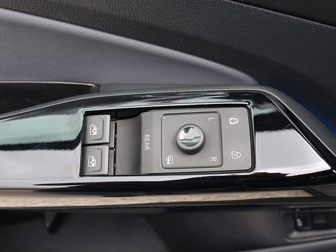 Used 2023 Volkswagen ID.4 S RWD image 42