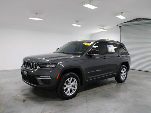 Used 2022 Jeep Grand Cherokee Limited AWD/4WD image 5