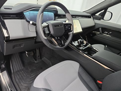 Used 2025 Land Rover Range Rover Sport SV Edition Two image 16