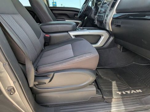 Used 2021 Nissan Titan SV w/ SV Convenience Package image 23