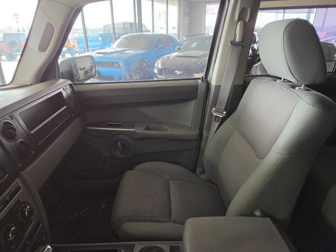 Used 2007 Jeep Commander Sport RWD image 16