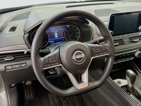 Used 2025 Nissan Altima 2.5 SV FWD image 18