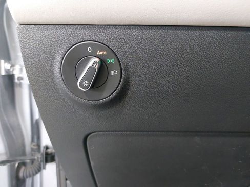 Used 2025 Volkswagen Taos SE AWD/4WD image 26