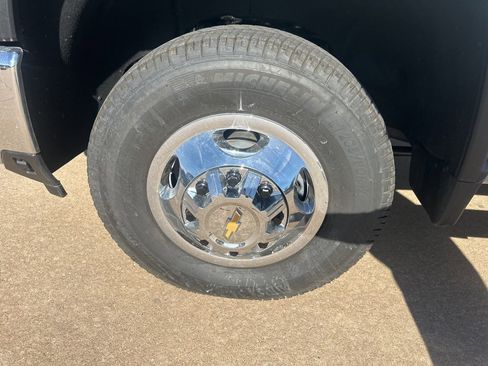 Used 2025 Chevrolet Silverado 3500 LT w/ Convenience Package image 8