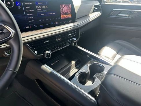 Certified 2025 Chevrolet Suburban Z71 AWD/4WD image 11