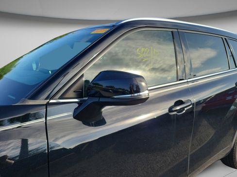 Used 2020 Toyota Highlander Limited FWD image 29