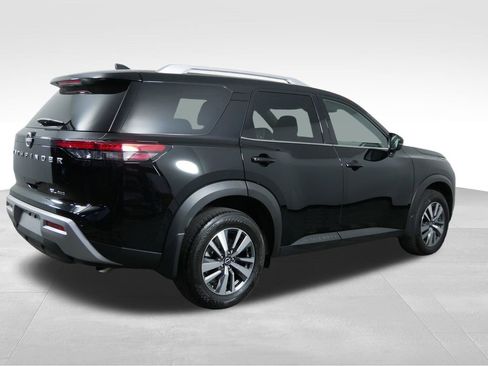 Used 2025 Nissan Pathfinder SL AWD/4WD image 10