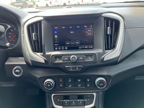 Used 2024 GMC Terrain SLE FWD image 19