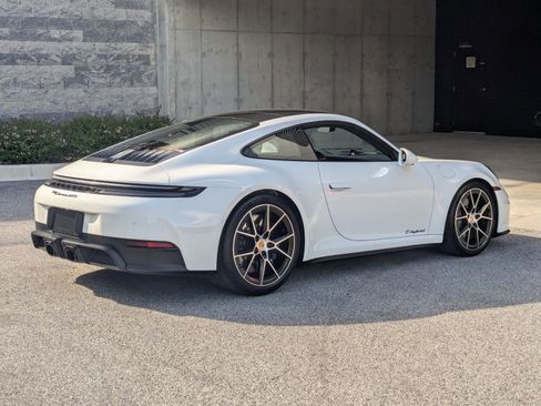 Certified 2025 Porsche 911 Carrera GTS RWD image 9