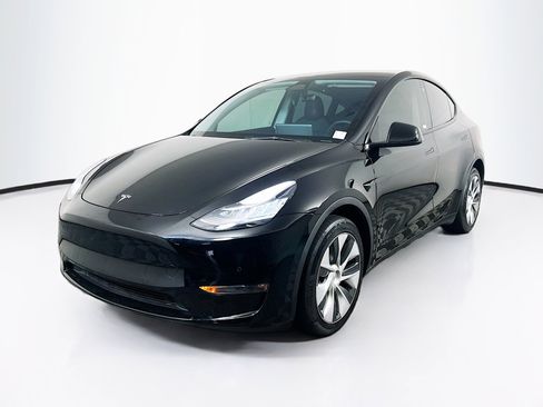 Used 2022 Tesla Model Y Long Range AWD/4WD image 3
