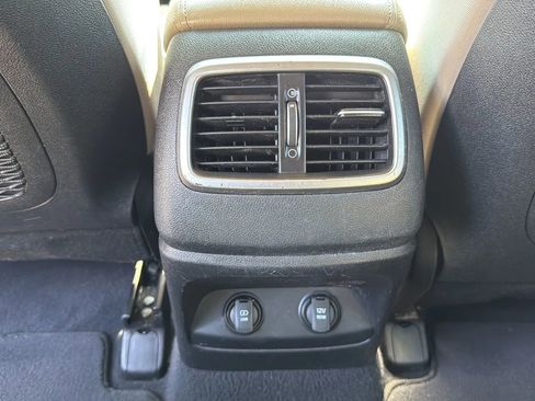 Used 2019 Kia Sorento LX image 29