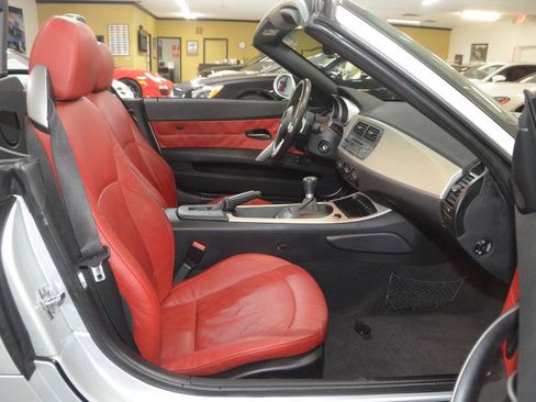 Used 2005 BMW Z4 3.0i RWD image 24