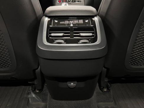 Used 2024 Volvo XC90 B6 Ultimate w/ Protection Package Premier image 18